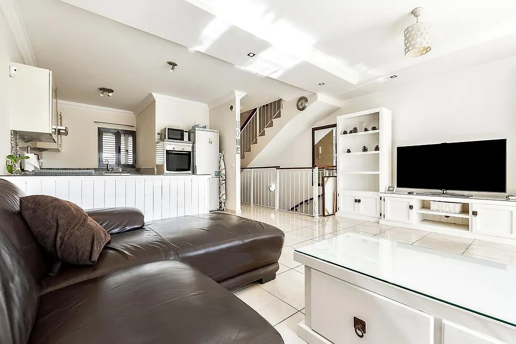 New Townhouse In El Duque Joyas location